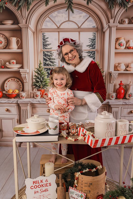 Cookies With Mrs. Claus Mini Session